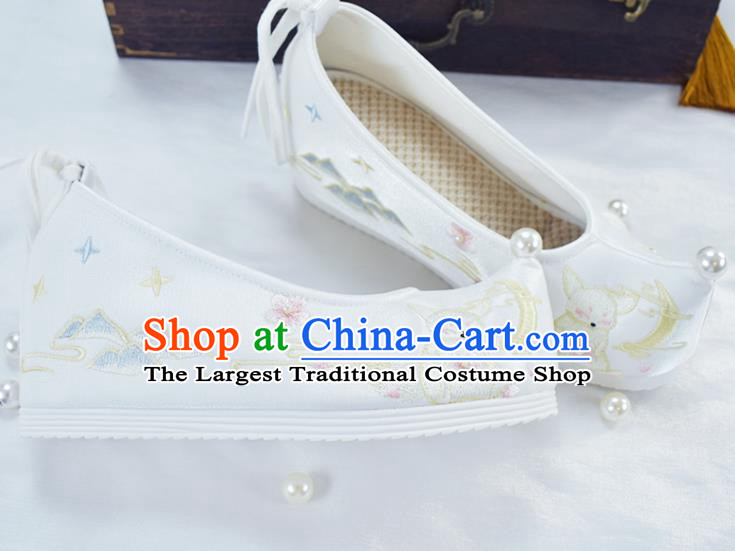 China Embroidered Shoes National Women Shoes Traditional White Cloth Shoes