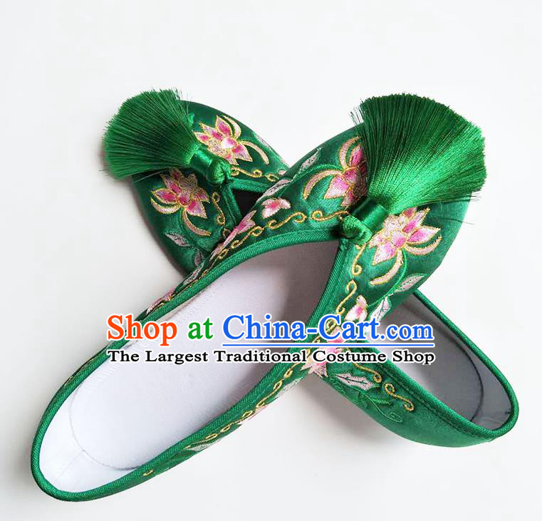 China Classical Xiuhe Shoes Traditional Embroidered Flowers Shoes Wedding Green Satin Shoes