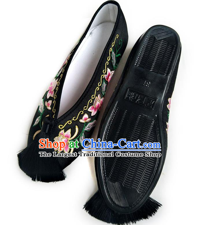 China Classical Wedding Xiu He Shoes Traditional Black Satin Shoes Embroidered Flowers Shoes