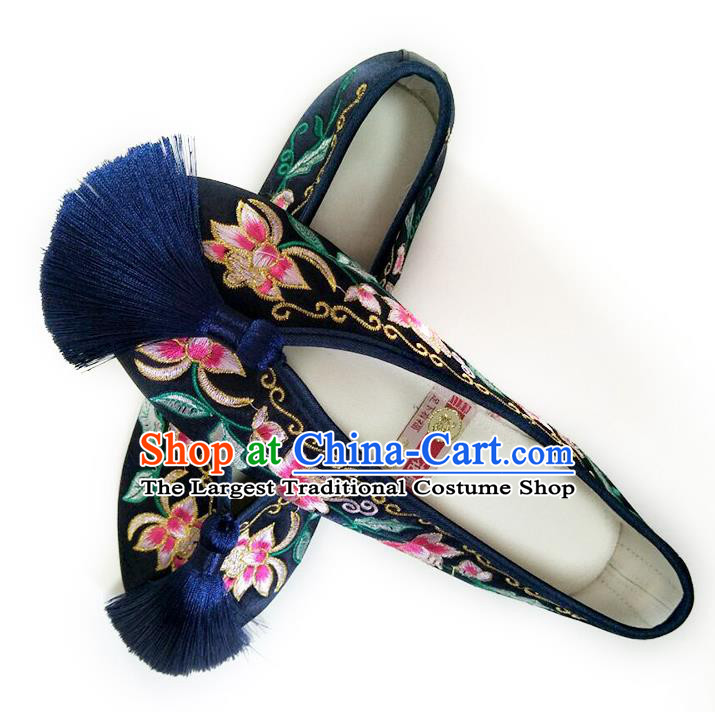 China Classical Wedding Xiu He Shoes Traditional Navy Blue Satin Shoes Embroidered Flowers Shoes