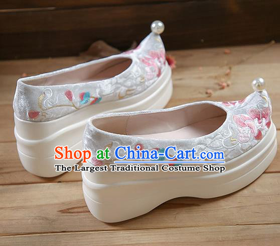 China Embroidered Peony Platform Shoes White Velvet Shoes Traditional Hanfu Pearl Shoes