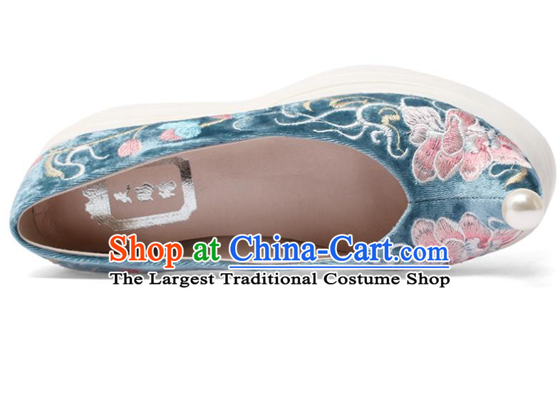 China Blue Velvet Shoes Traditional Hanfu Pearl Shoes Embroidered Peony Platform Shoes