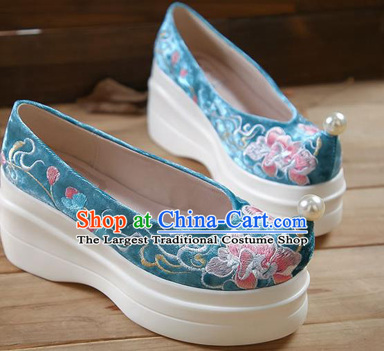 China Blue Velvet Shoes Traditional Hanfu Pearl Shoes Embroidered Peony Platform Shoes