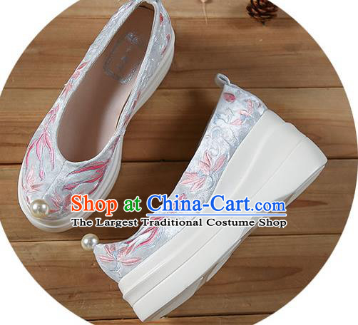 China Embroidered Lotus Fish Shoes White Velvet Shoes Traditional Hanfu Platform Shoes