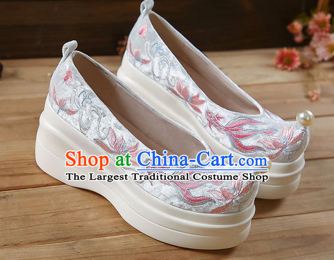 China Embroidered Lotus Fish Shoes White Velvet Shoes Traditional Hanfu Platform Shoes