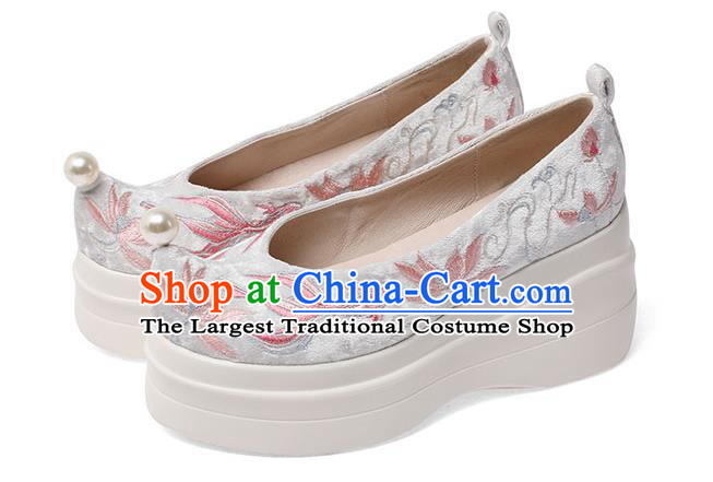 China Embroidered Lotus Fish Shoes White Velvet Shoes Traditional Hanfu Platform Shoes