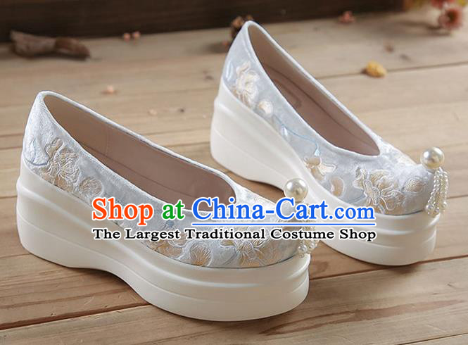 China White Velvet Shoes Traditional Hanfu Pearls Tassel Shoes Embroidered Flowers Platform Shoes