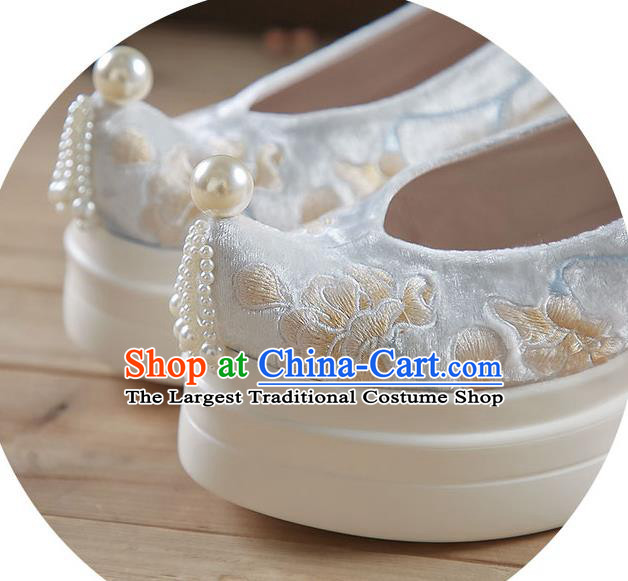 China White Velvet Shoes Traditional Hanfu Pearls Tassel Shoes Embroidered Flowers Platform Shoes