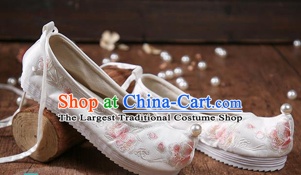 China National Women Shoes Ancient Princess White Cloth Shoes Traditional Ming Dynasty Embroidered Peony Hanfu Shoes