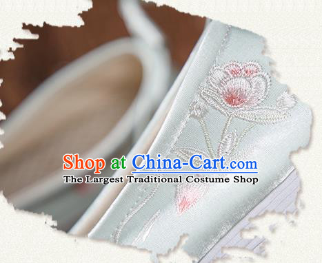 China Traditional Ming Dynasty Embroidered Peony Hanfu Shoes National Women Shoes Ancient Princess Light Green Cloth Shoes