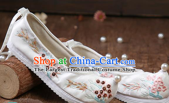 China Traditional Hanfu Shoes Embroidered Sequins Shoes Ancient Ming Dynasty Princess White Satin Shoes