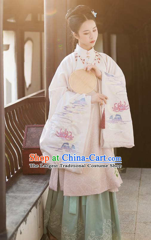 China Ancient Court Beauty Embroidered Costumes Traditional Ming Dynasty Royal Princess Clothing for Women