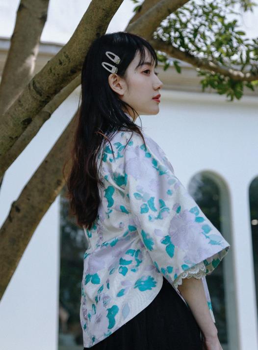 China Tang Suit Upper Outer Garment Cheongsam Wide Lace Sleeve Blouse Classical Printing Flowers Shirt