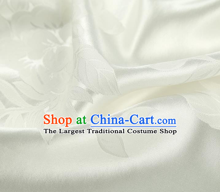 China Jacquard White Silk Fabric Traditional Brocade Fabric Asian Cheongsam Gambiered Guangdong Gauze