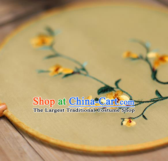 China Handmade Hanfu Palace Fan Embroidered Flowers Circular Fan Traditional Cultural Dance Light Yellow Silk Fan