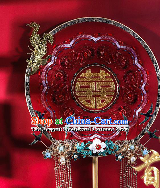 China Traditional Xiuhe Suit Silk Fan Handmade Wedding Bride Palace Fan Embroidered Red Sequins Circular Fan