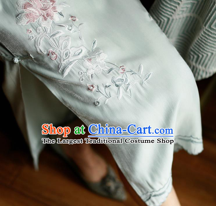 China Classical Cheongsam Costume Traditional Embroidered Light Green Qipao Dress