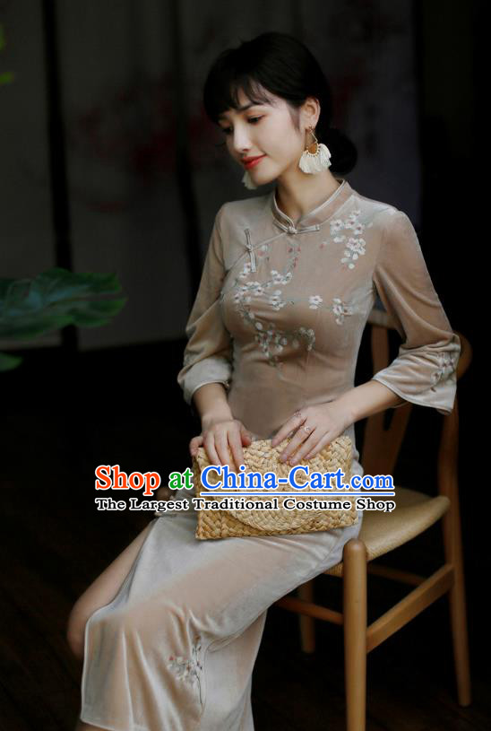 China Classical Embroidered Cheongsam Costume Traditional Young Lady Brown Velvet Qipao Dress