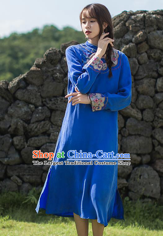 China Classical Embroidered Slant Opening Cheongsam Traditional Young Lady Royallbue Qipao Dress