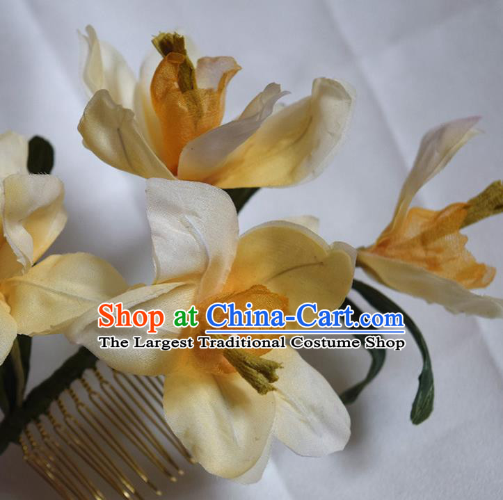 Chinese Handmade Hair Accessories Cheongsam Hairpin Traditional Ming Dynasty Yellow Silk Daffodil Hair Comb