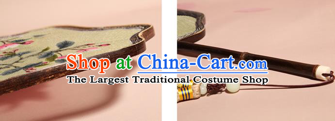 China Handmade Suzhou Craft Fan Traditional Beige Silk Fan Classical Dance Palace Fan