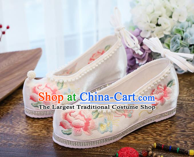 China Traditional Pearls Shoes Handmade White Satin Shoes National Embroidered Peony Hanfu Shoes