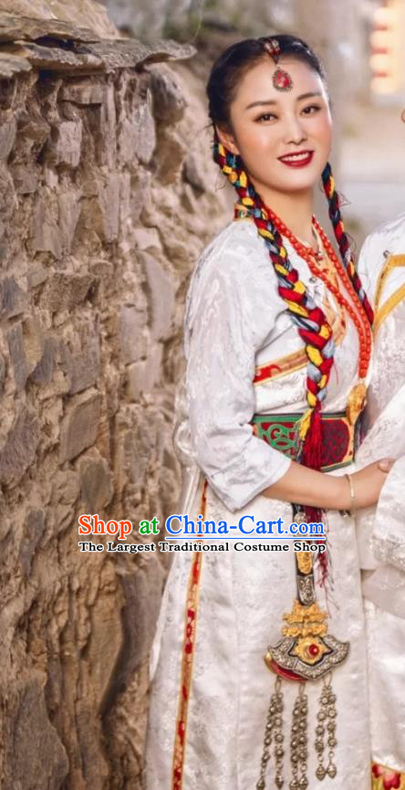 China Traditional Xizang Female White Brocade Tibetan Robe Zang Nationality Bride Performance Clothing