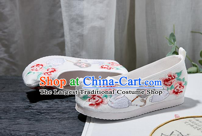 China Handmade Ancient Princess White Cloth Shoes National Embroidered Peony Shoes Traditional Hanfu Shoes