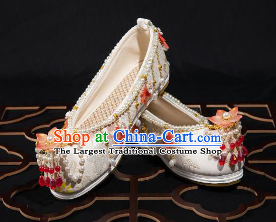 China Embroidered Shoes Traditional Ming Dynasty Princess Shoes Handmade Hanfu White Cloth Shoes