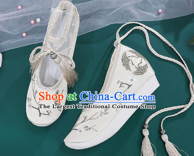China Traditional Ming Dynasty Hanfu Shoes Ancient Princess Embroidered Shoes National White Satin Shoes