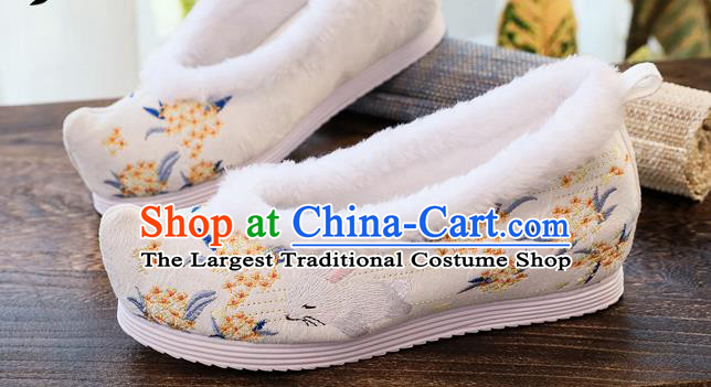 China Handmade National White Cloth Shoes Traditional Ming Dynasty Hanfu Shoes Embroidered Fragrans Shoes