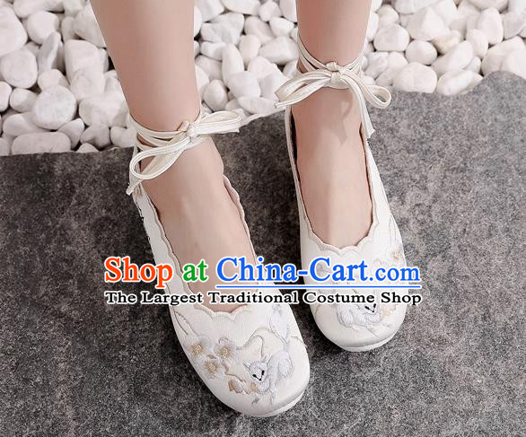 China Embroidered Plum Blossom Shoes National White Cloth Shoes Traditional Tang Dynasty Princess Shoes