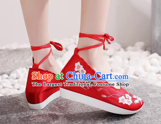 China Traditional Tang Dynasty Princess Shoes Embroidered Plum Blossom Shoes National Wedding Red Cloth Shoes