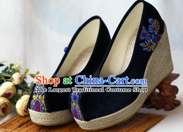 Chinese National Embroidered Black Cloth Shoes Yunnan Ethnic Woman Wedge Heel Shoes