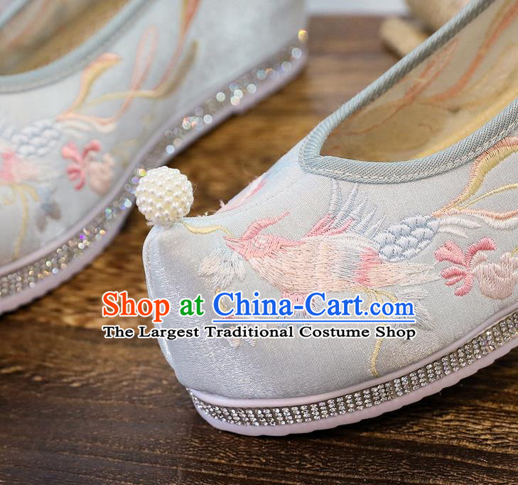 China Traditional Ming Dynasty Hanfu Shoes Embroidered Light Blue Cloth Shoes Handmade Princess Pearls Shoes