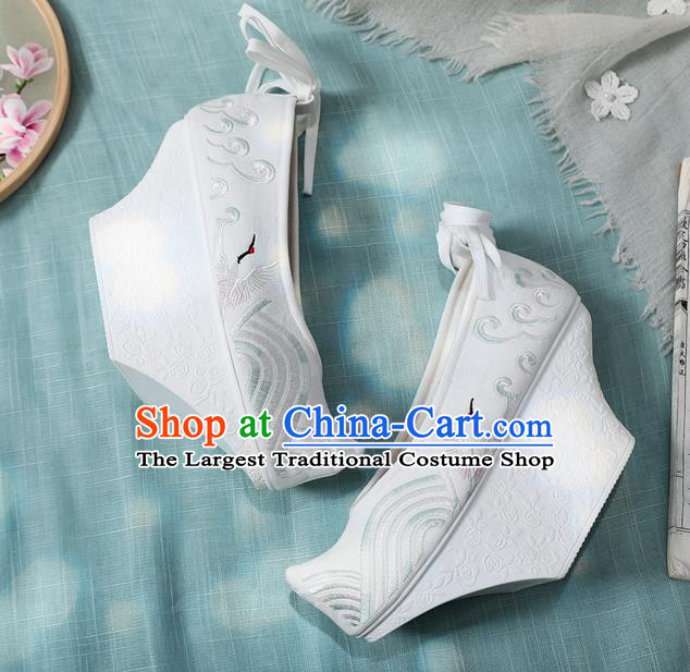 China Traditional Qing Dynasty Imperial Concubine Shoes Embroidered Crane White Cloth Shoes Handmade Saucers Shoes