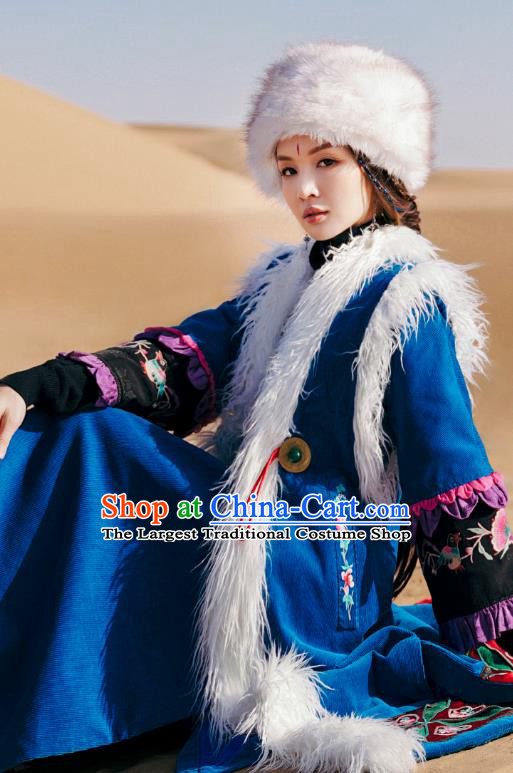 Chinese Traditional Ethnic Woman Outer Garment Costume Tang Suit Embroidered Blue Long Greatcoat