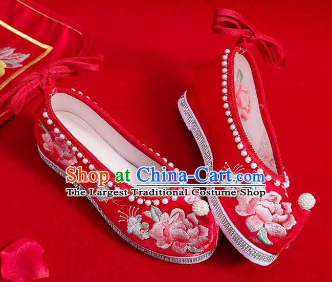 China Traditional Wedding Pearls Shoes National Embroidered Peony Shoes Handmade Red Satin Shoes