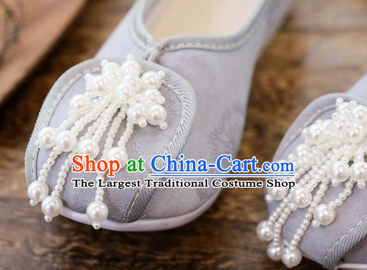 China Traditional Jacquard Grey Cloth Shoes Handmade Folk Dance Shoes National Pearls Tassel Shoes