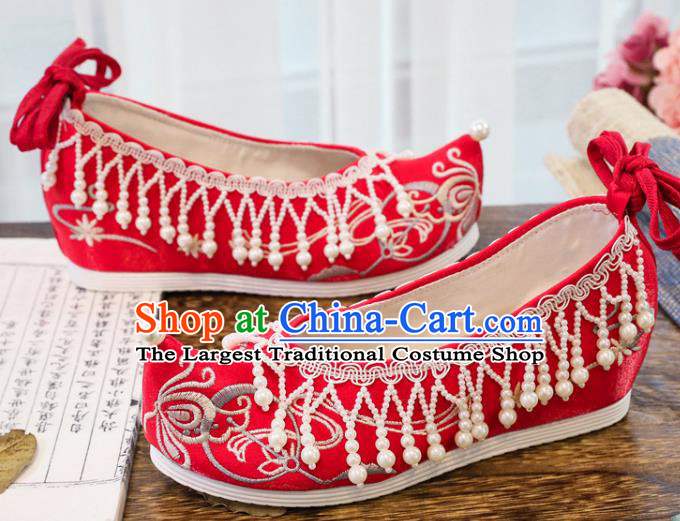 China Traditional Xiuhe Red Cloth Shoes Handmade Pearls Tassel Shoes National Wedding Embroidered Shoes