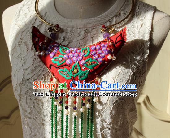 China Handmade Embroidered Red Sachet Necklet Accessories Traditional Cheongsam Tassel Brass Necklace
