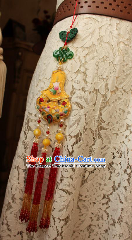 China Handmade Red Beads Tassel Necklet Accessories Traditional Cheongsam Embroidered Yellow Sachet Necklace