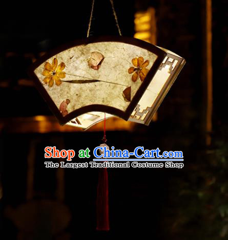 China Handmade New Year Decoration Parchment Hanging Lamp Traditional Spring Festival Fan Shape Palace Lantern