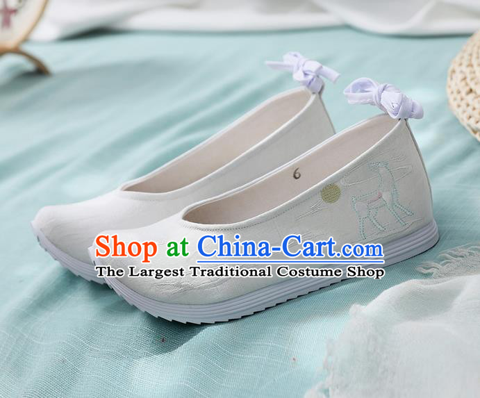 Chinese Traditional Ming Dynasty Hanfu Shoes Handmade Embroidered Beige Shoes Ancient Princess Shoes