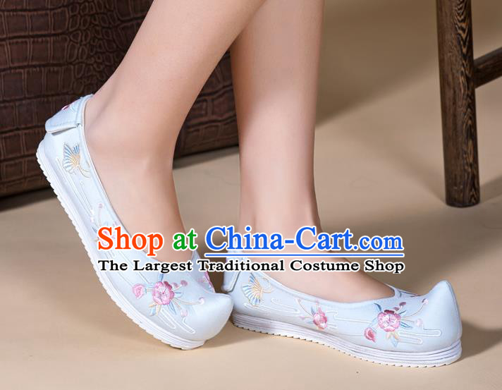 Chinese Handmade Embroidered Light Green Cloth Shoes Ancient Princess Shoes Traditional Ming Dynasty Hanfu Shoes