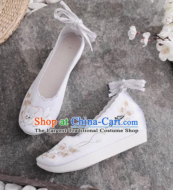 China National Cloth Shoes Traditional Tang Dynasty Princess Shoes Embroidered Plum Blossom Shoes