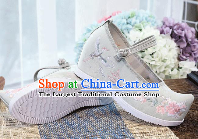 China National Light Green Cloth Shoes Traditional Wedge Shoes Embroidered Plum Blossom Shoes