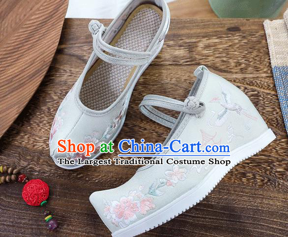 China National Light Green Cloth Shoes Traditional Wedge Shoes Embroidered Plum Blossom Shoes