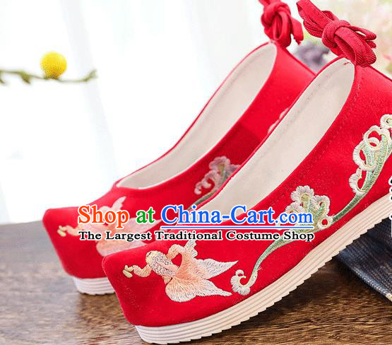 China Embroidered Goldfish Shoes Handmade Wedding Red Cloth Shoes Traditional National Woman Shoes