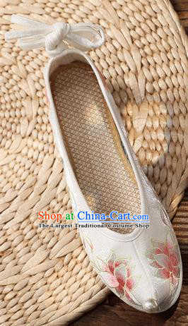 China White Embroidered Lotus Shoes Handmade Hanfu Bow Shoes Traditional National Woman Cloth Shoes